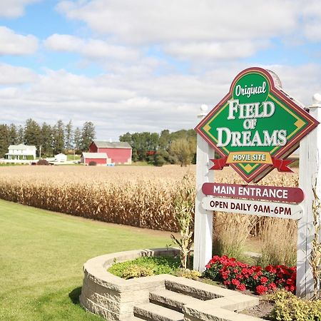 Field Of Dreams House Dyersville Exterior photo