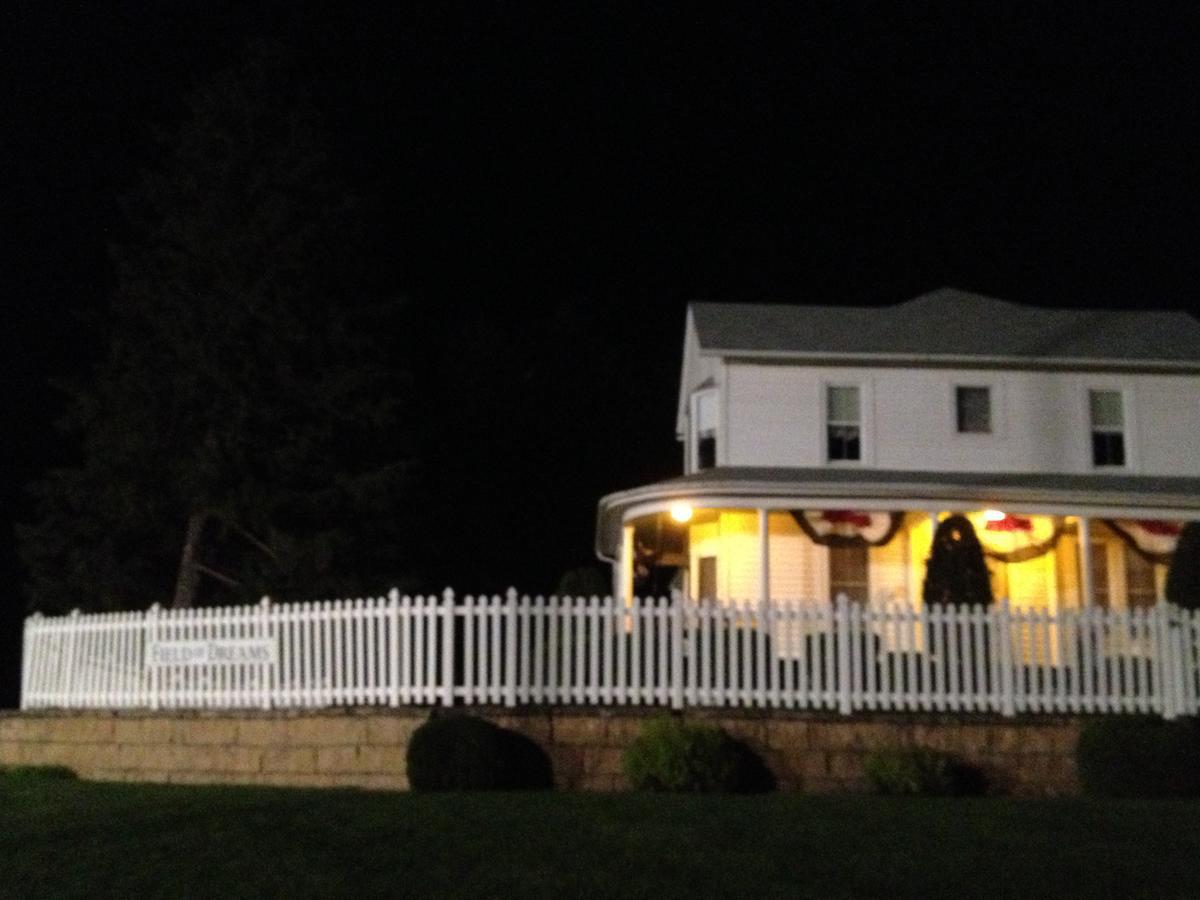 Field Of Dreams House Dyersville Exterior photo