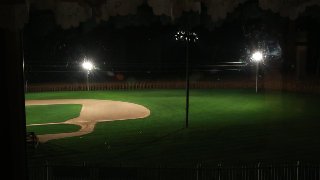 Field Of Dreams House Dyersville Exterior photo