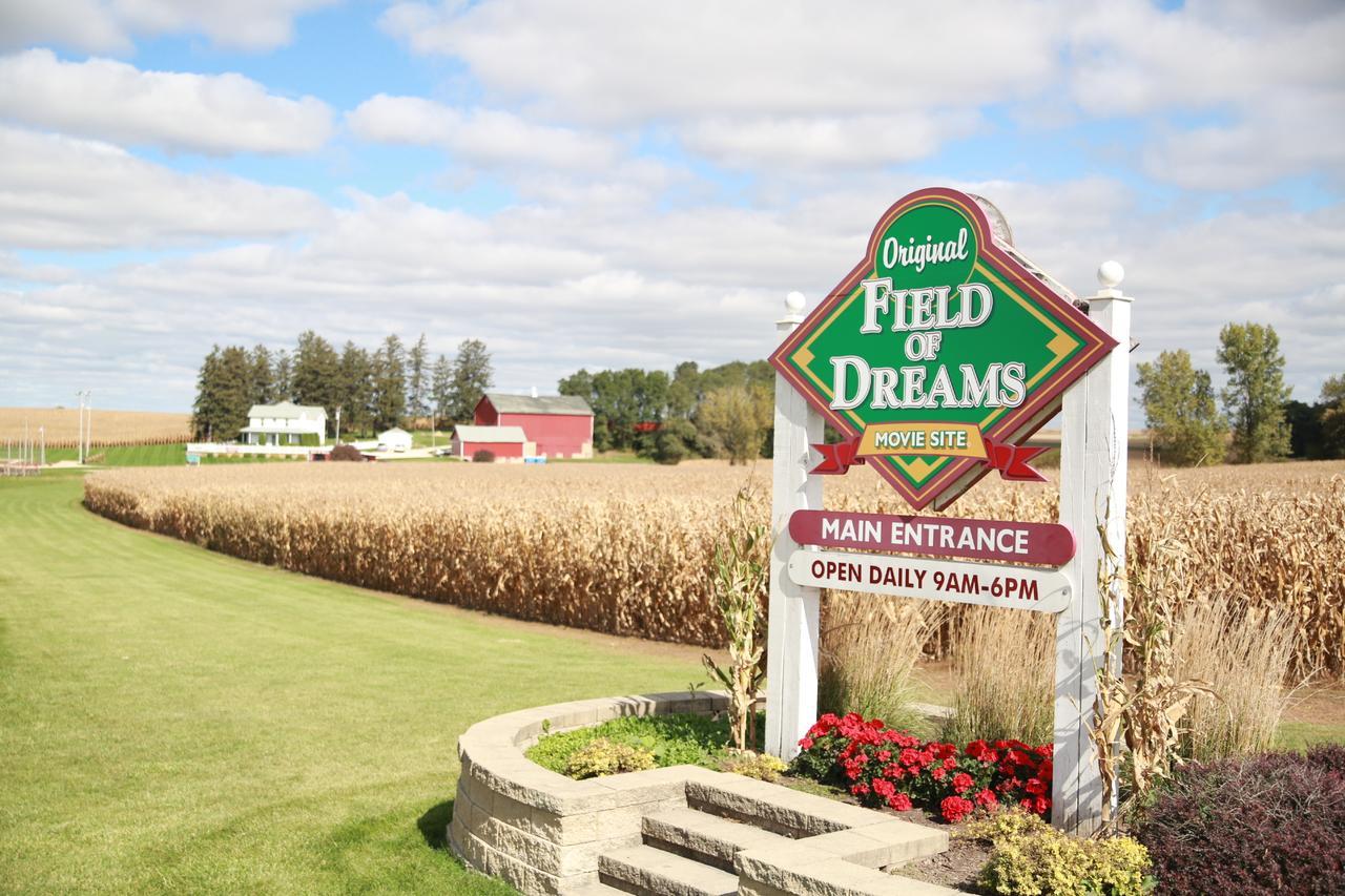 Field Of Dreams House Dyersville Exterior photo