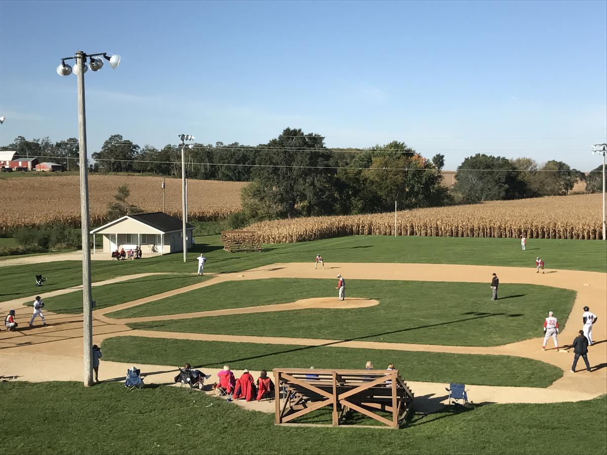 Field Of Dreams House Dyersville Exterior photo